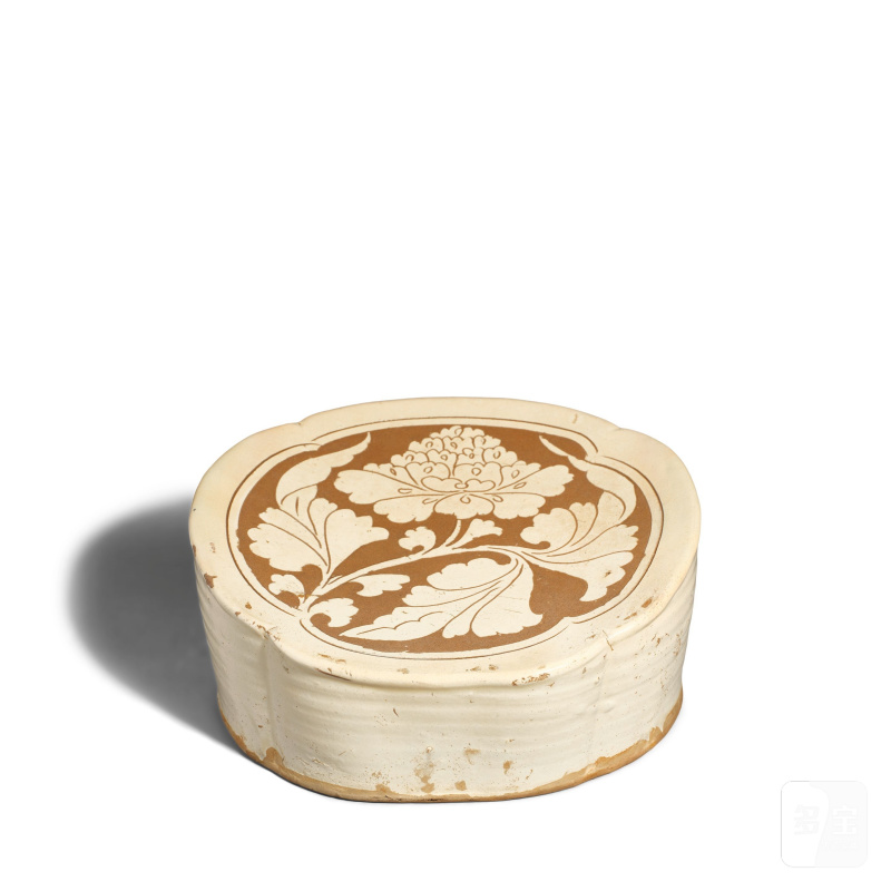 北宋 磁州窯牡丹紋枕 | A CIZHOU CARVED 'POENY' PILLOW - 图2